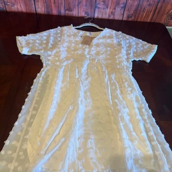 White ePretty Short-Sleeve Textured Polka Dot Dress V-Neck 100% Polyester - Picture 2 of 6